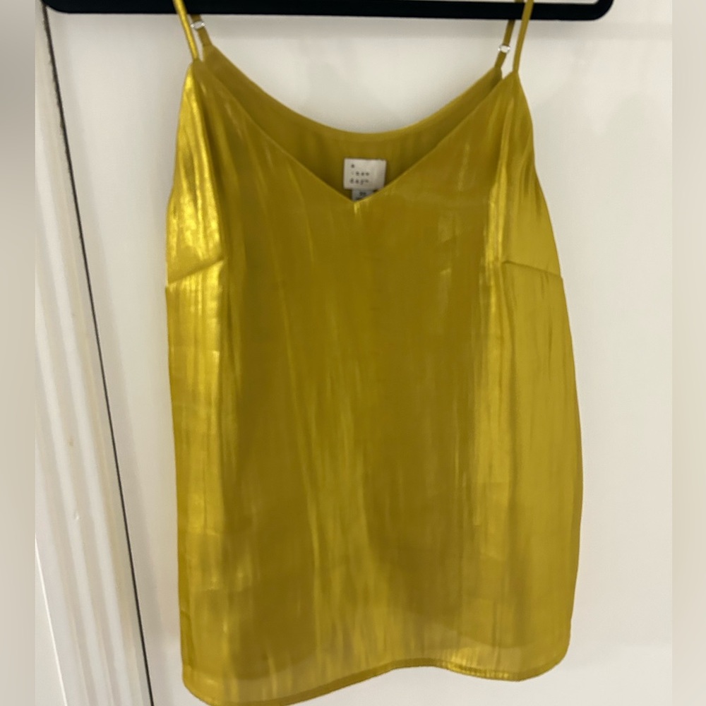 Gold/yellow top